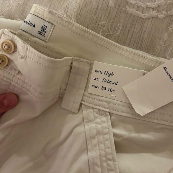 BRAND NEW Abercrombie & Fitch High Rise Relaxed Cargo Pant Size 33/16s SHORT - Picture 5 of 10